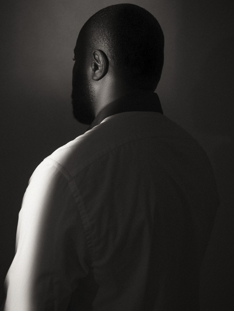 Rituel photographique — portrait artistique — confiance en soi — estime de soi — image de soi — fragment photographique — relique intime Maison Elion — photographe Seine-et-Marne 77 — portrait bespoke sur mesure — timeless photography France — photographie de rituel en France — portrait de luxe — image rare et significative