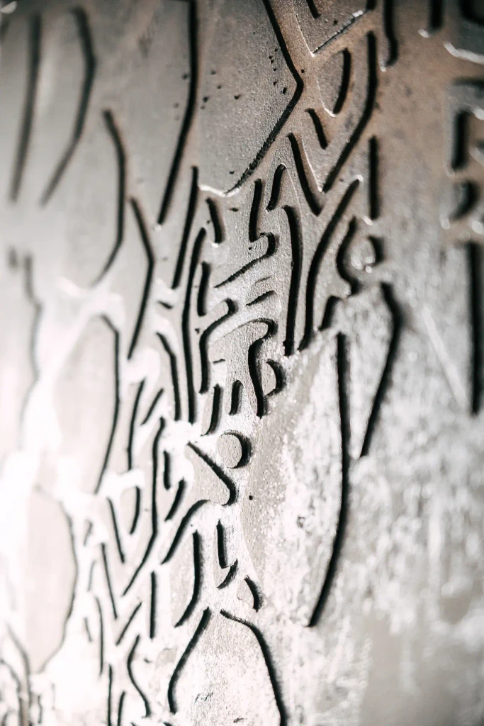 Gros plan sur une texture murale décorative en relief