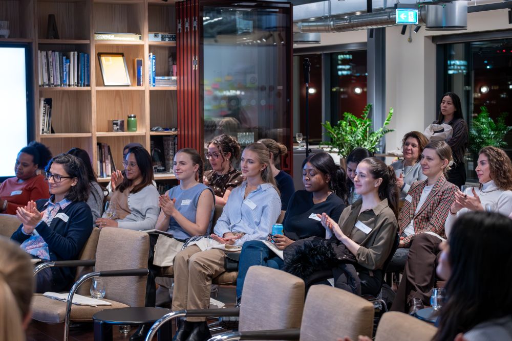 A view of the top of the eiffel tower