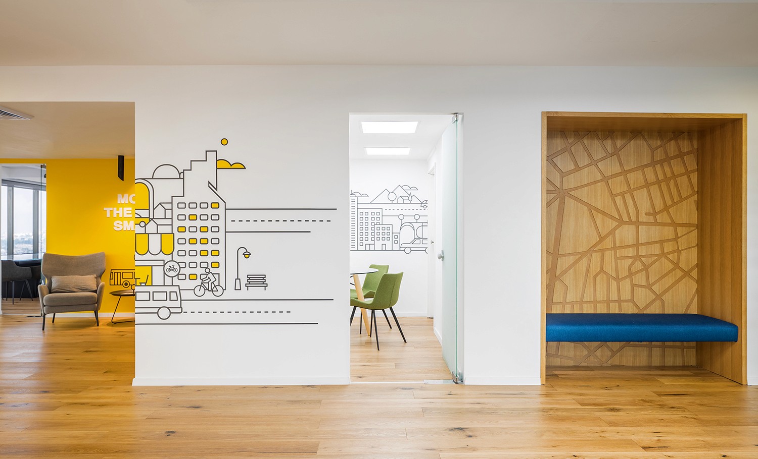 תרגום לוגו החברה לאלמנט בנוי – דלפק קבלה בנגרות Custom Made בצורת סמל המותג, צבוע באפוקסי אדום