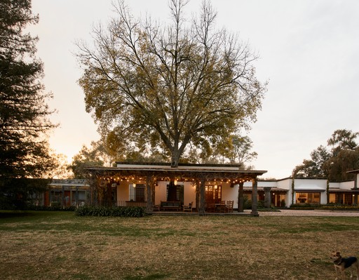 Vista exterior de Cobertizo residencia artística al atardecer, Jilotepec, Estado de México
