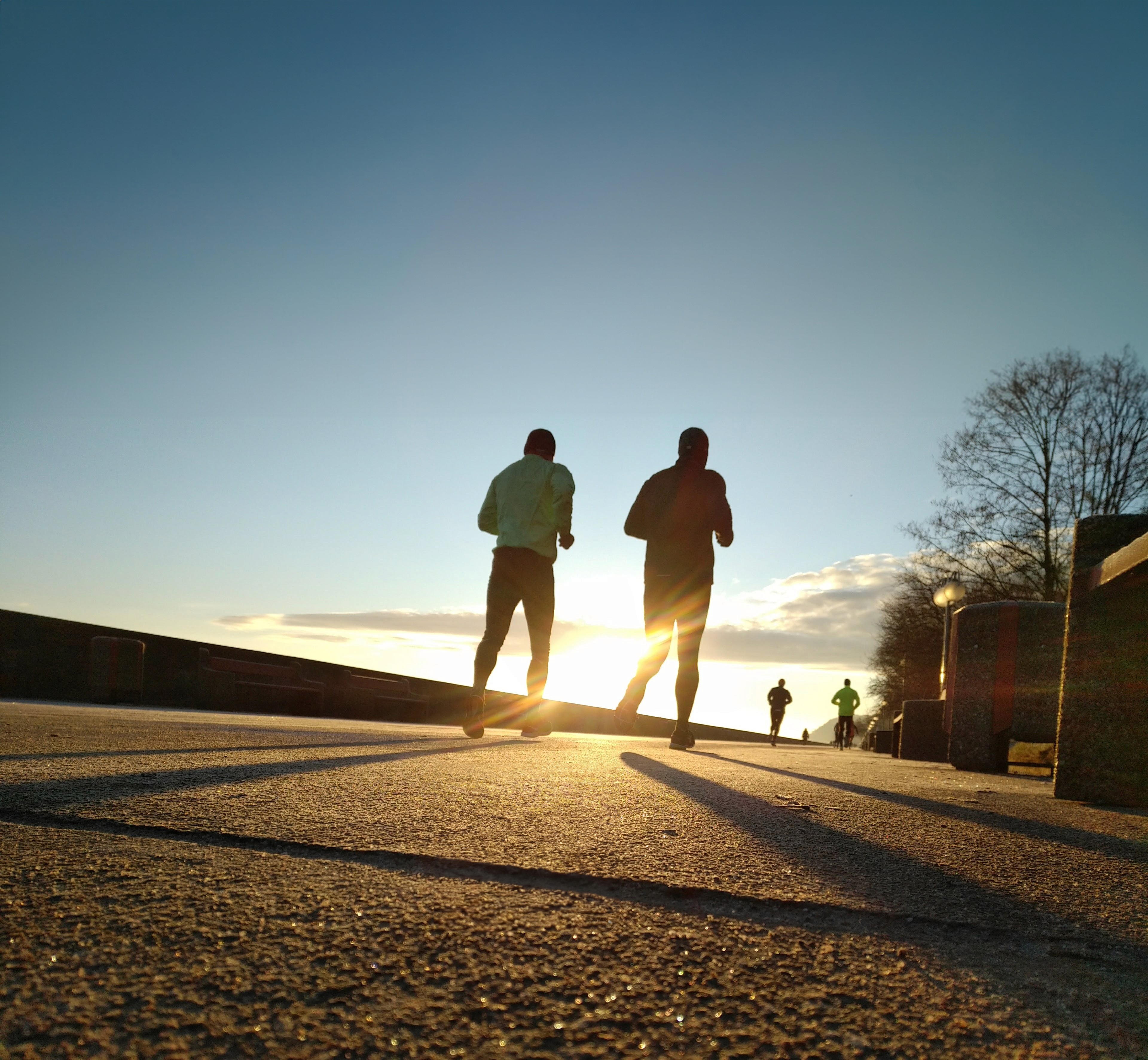 Deux hommes faisant un jogging