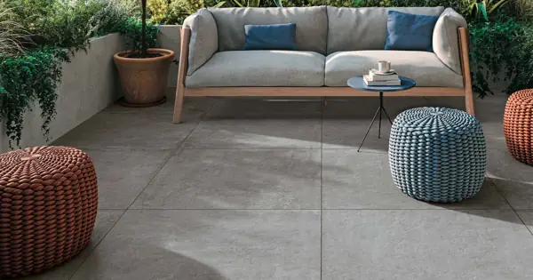 Terrasse en dalles aspect béton