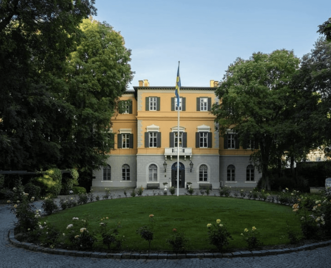 two people shaking hands