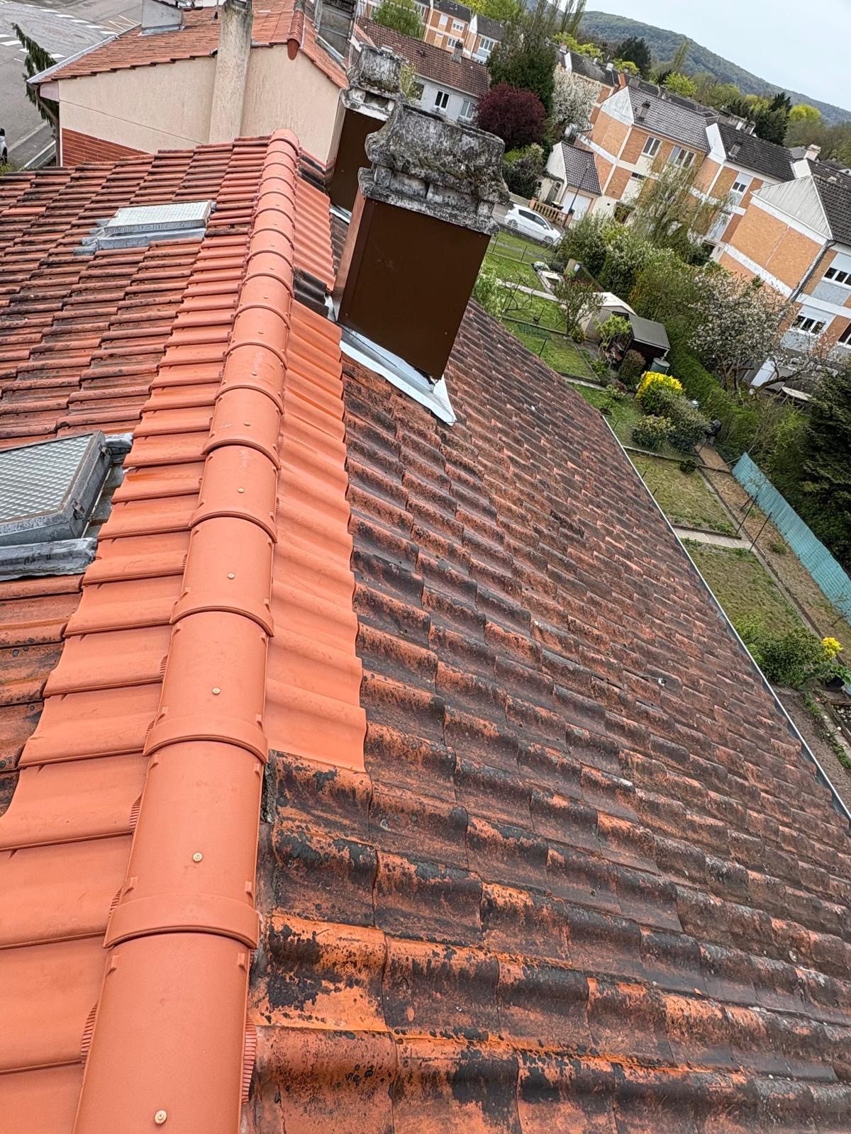 Installation de soffites ventilés lors d'une rénovation de toiture Metz