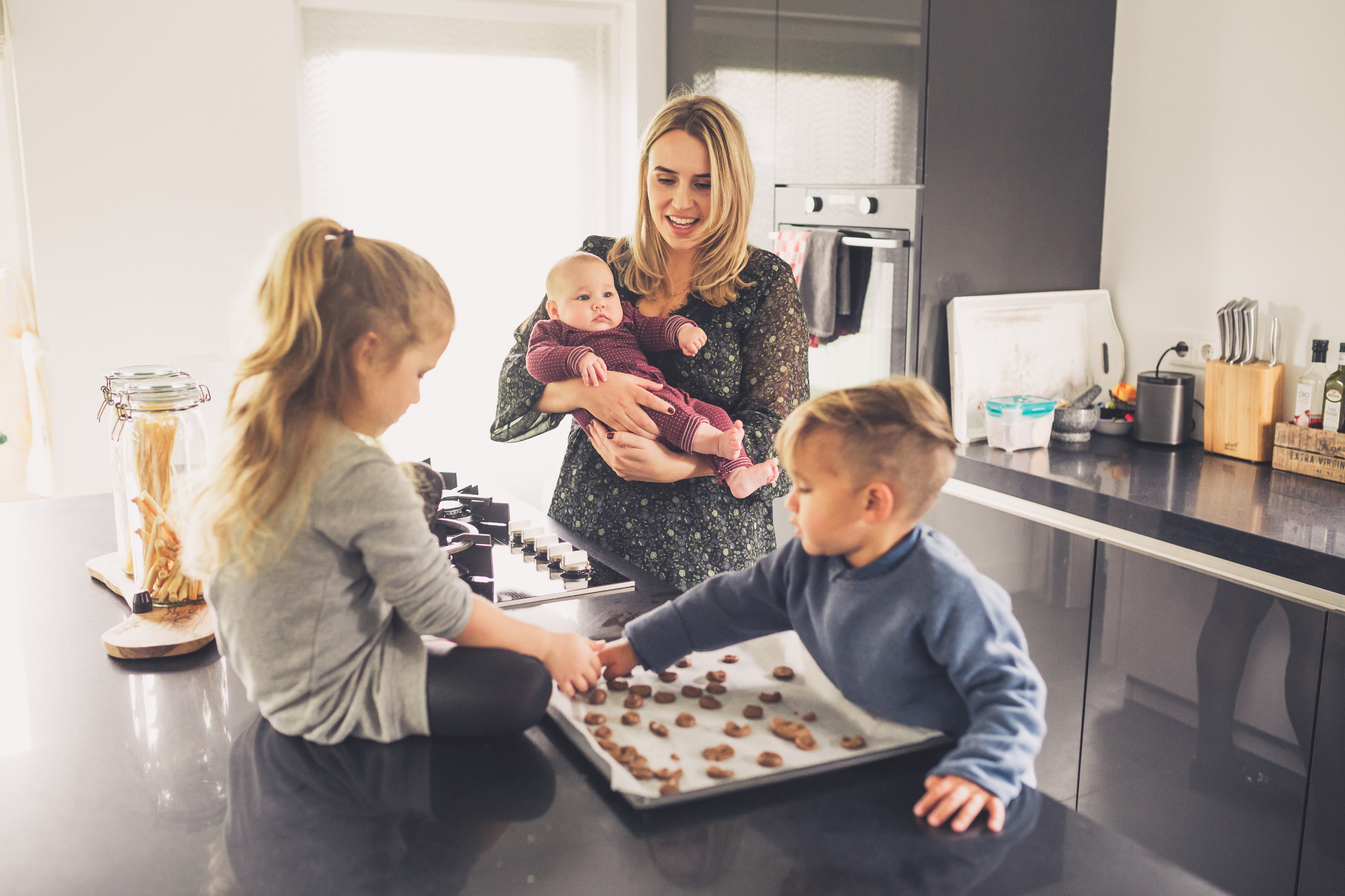 Charly Cares babysitter with kids