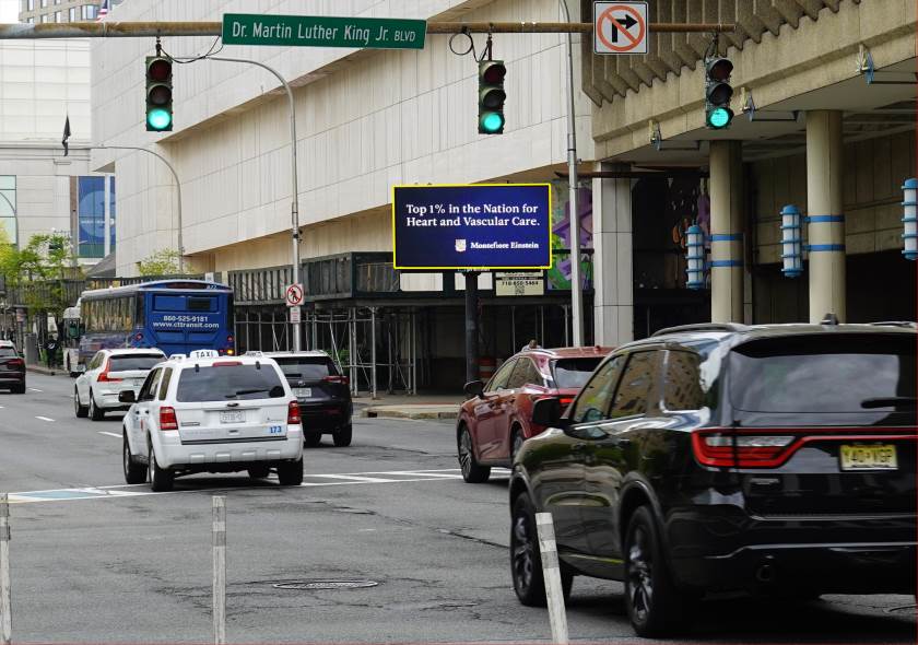 com.lamar:408.030802 — digital billboard in White Plains