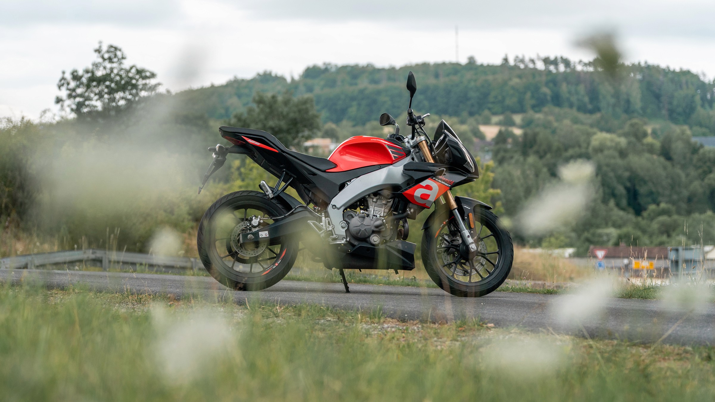 Aprilia Tuono 125 Seitenansicht – leichtes und wendiges Motorrad für die Führerschein-Ausbildung A1/B196.