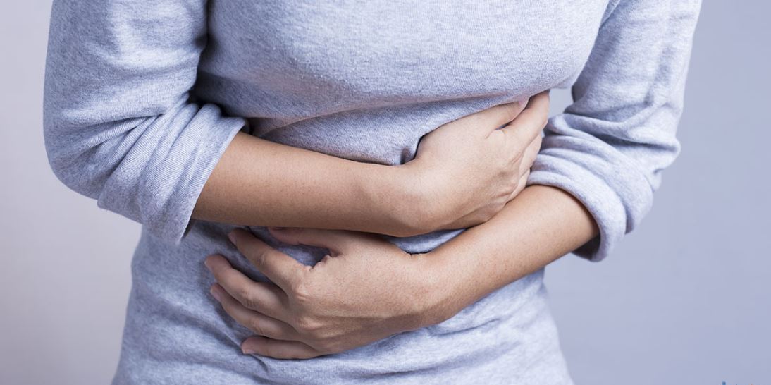 Paciente con ardor de estómago por reflujo.