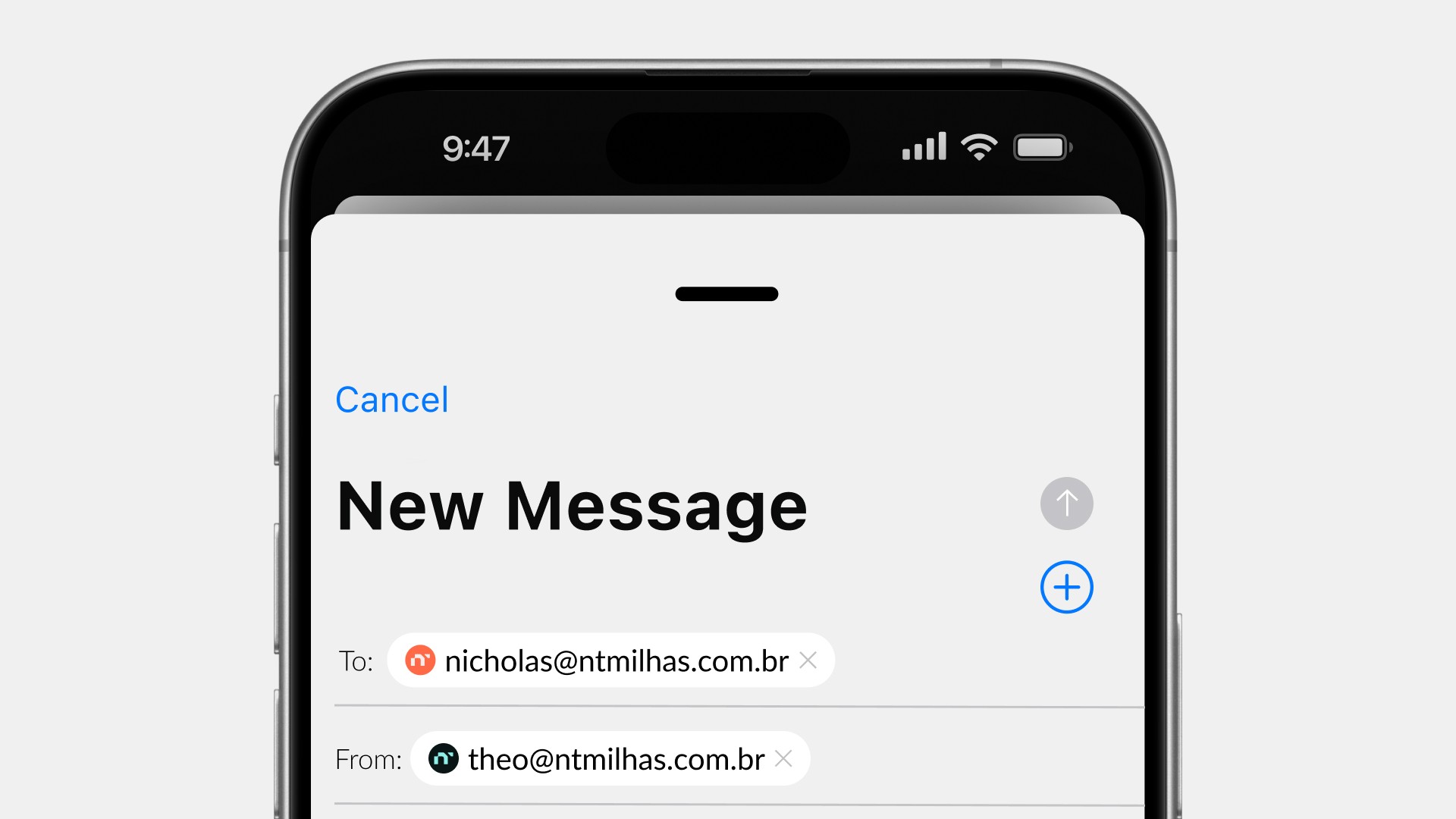 Composição de novo e-mail no iPhone com domínio personalizado da marca.