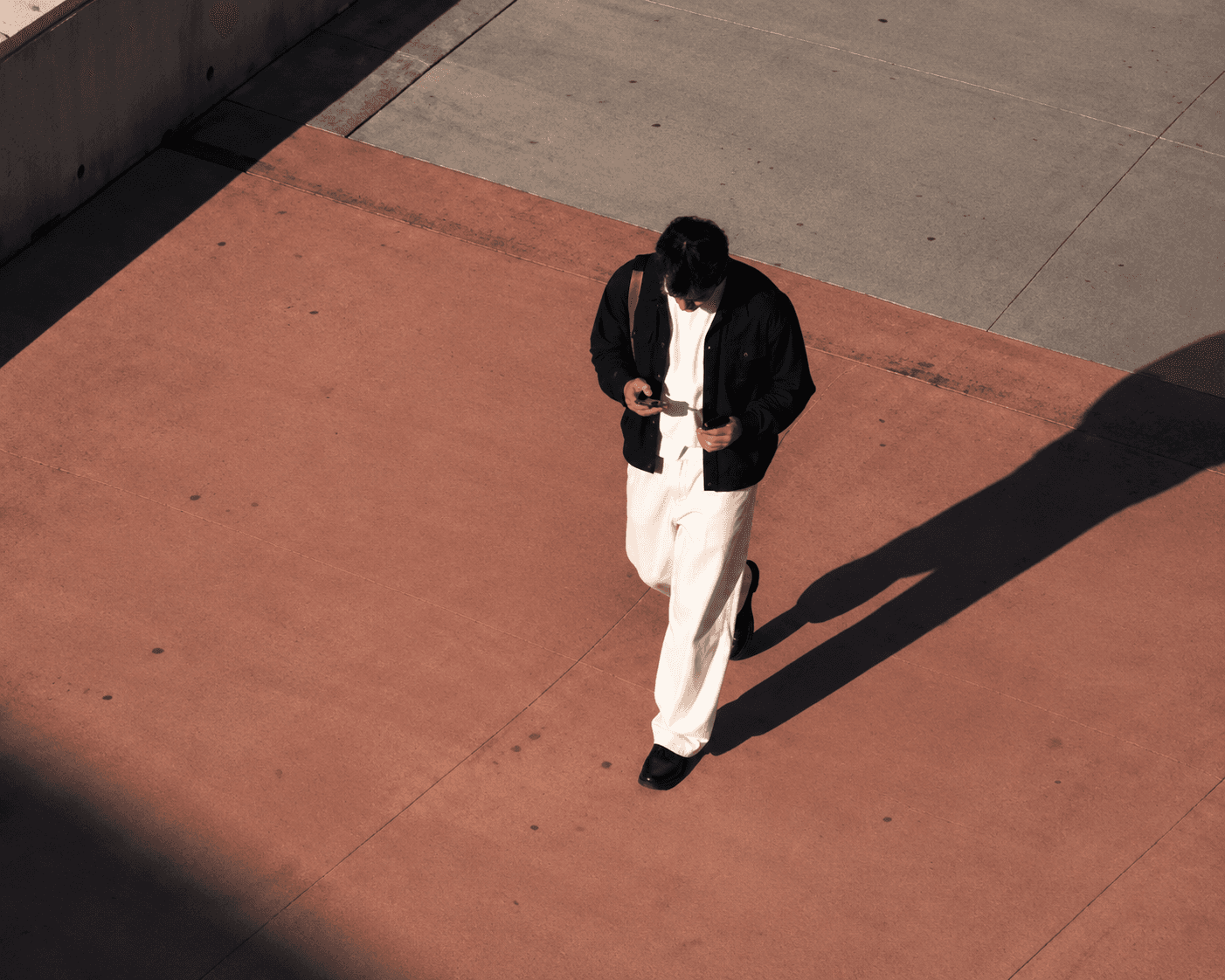 Urban walk in the sunlight