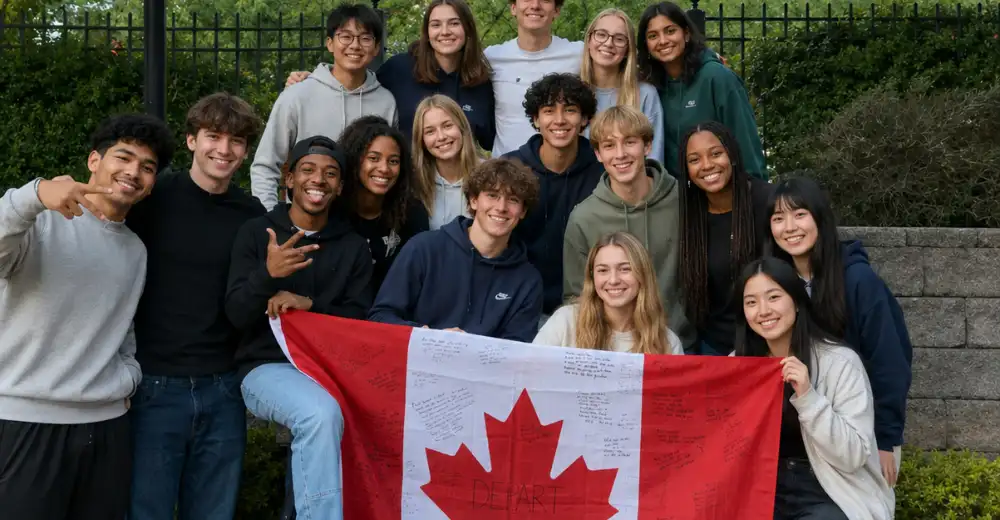 Étudiants internationaux et canadiens partageant leur expérience dans un High School au Canada avec STUDWAY.
