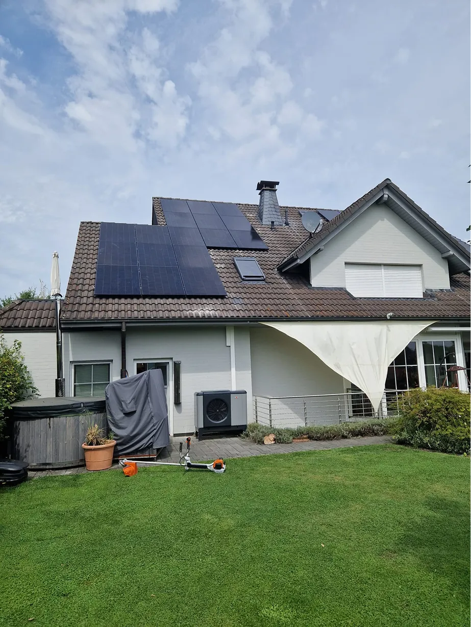 Wohnhaus mit installierter Photovoltaikanlage