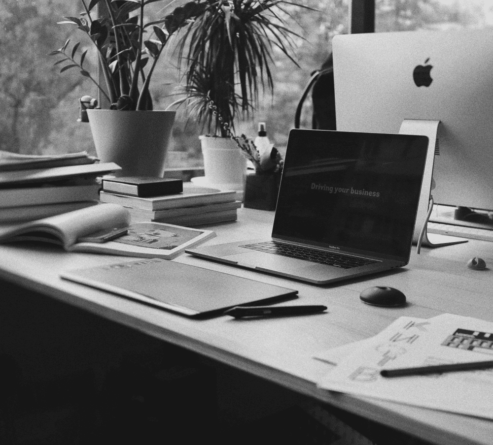 minimal-laptop-work-desk