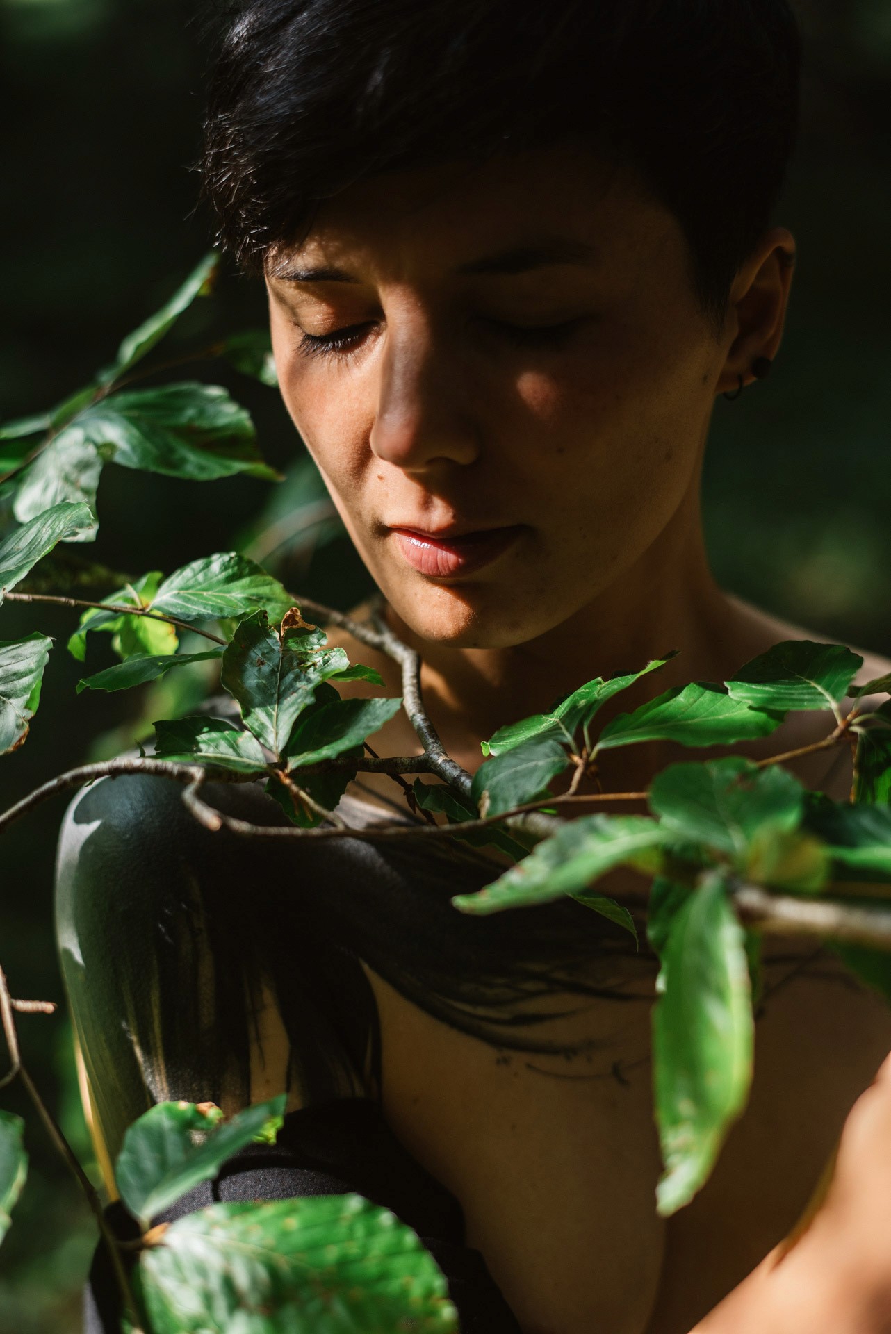 portrait de Nadège Depriester dans la forêt