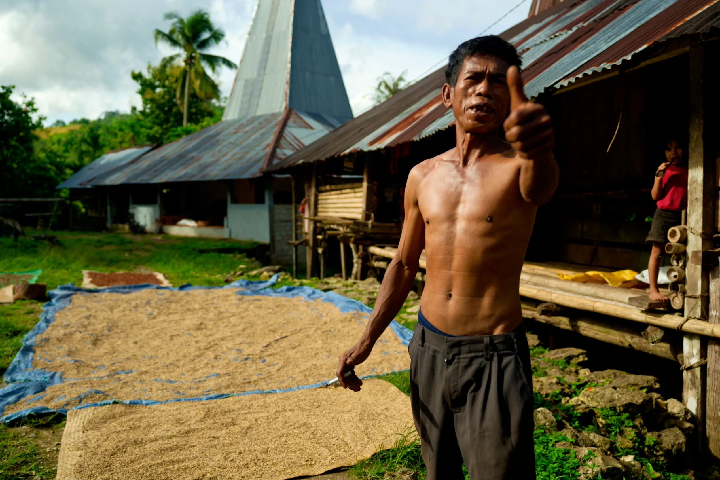 Photographie documentaire des habitants de Sumba, île Indonésienne peu connue et développée dont nous ne voyons que les plages paradisiaques, en oubliant parfois les humains que voici