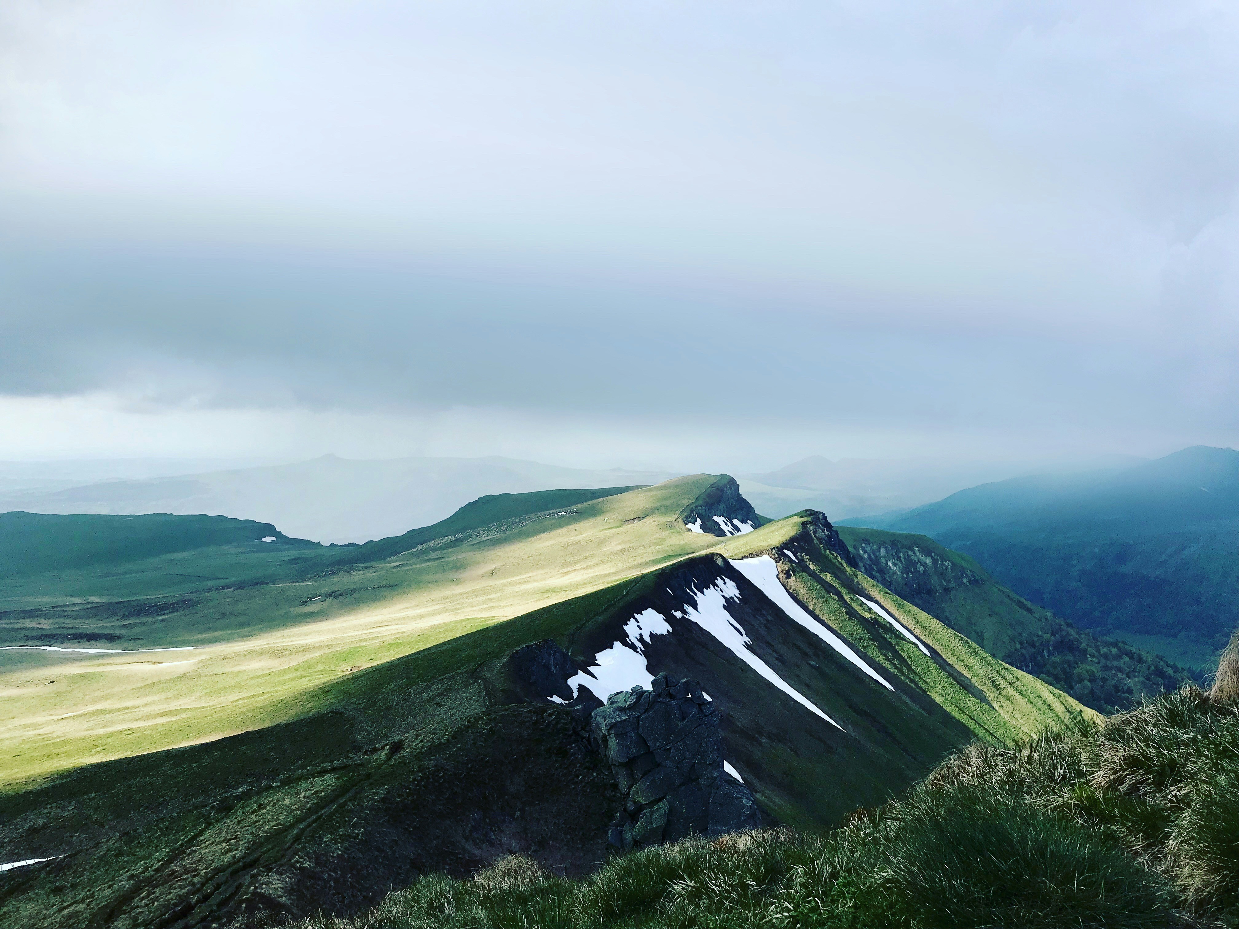 Aperçu d'un volcan en Auvergne près de Clermont-Ferrand