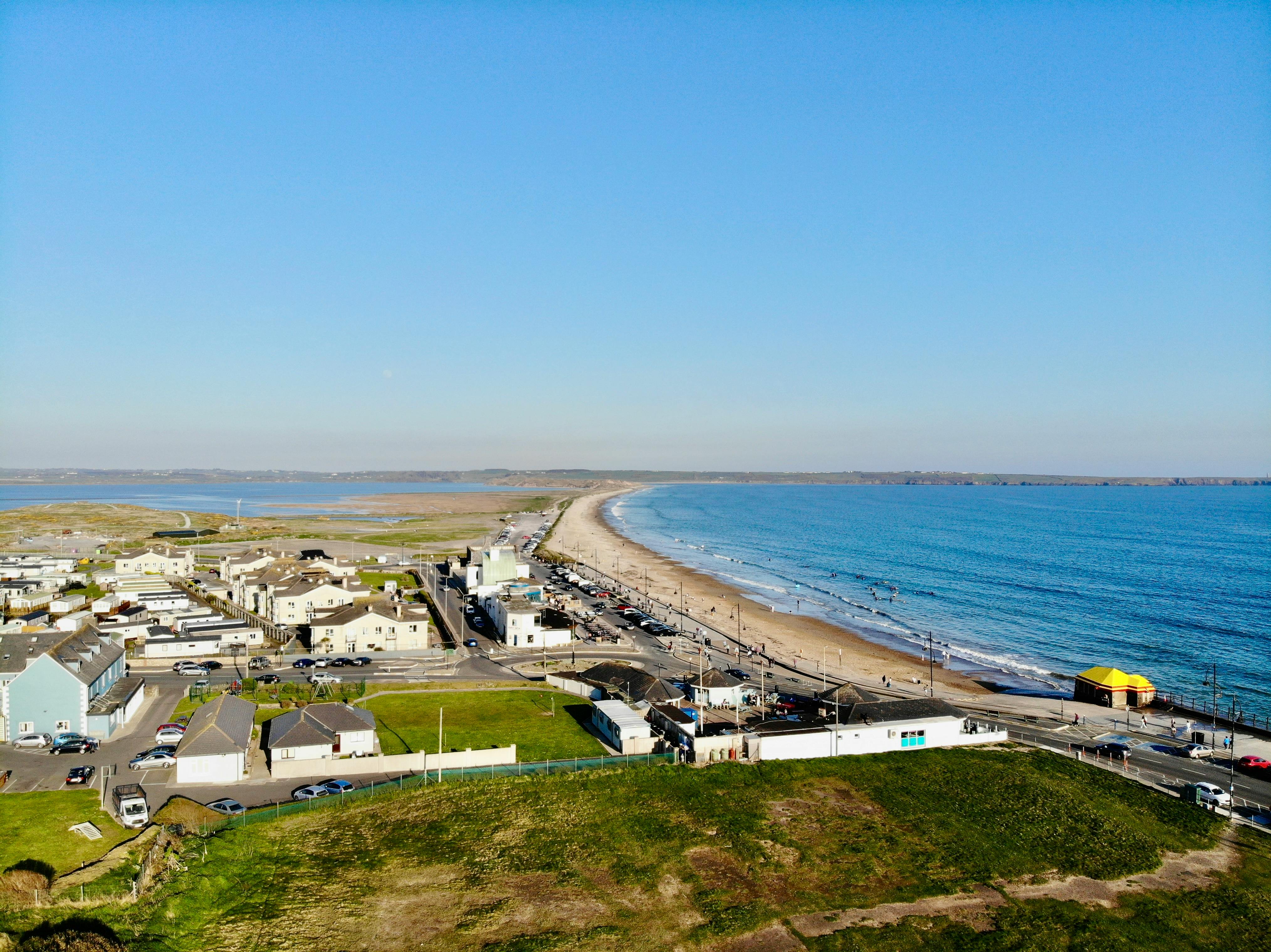 Rocky Atlantic coastline – surfboard rental in Ireland