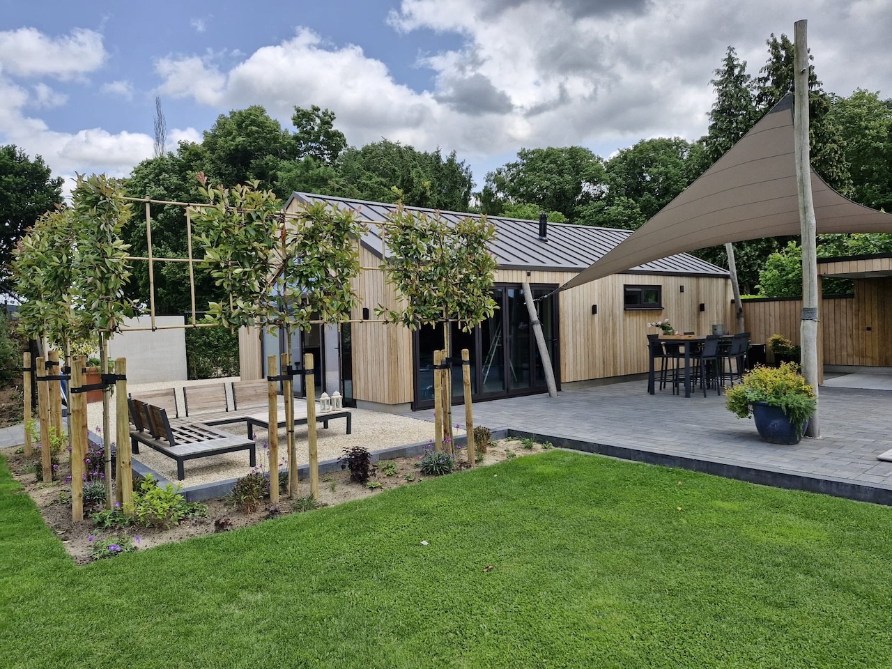 Project van Voorst Elektrotechniek: luxe buitenkantoor