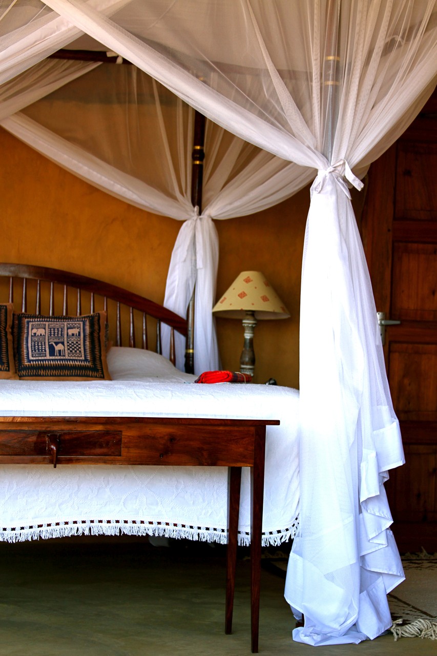 Tree Camp i Mashatu Game Reserve, Botswana – unikt boende byggt på en platå i ett träd, med säng omgiven av myggnät under ridresa med Africa by Horse.