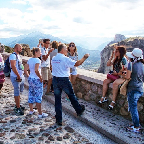梅泰奥拉：卡拉巴卡半日晨间导览游 + 接送票