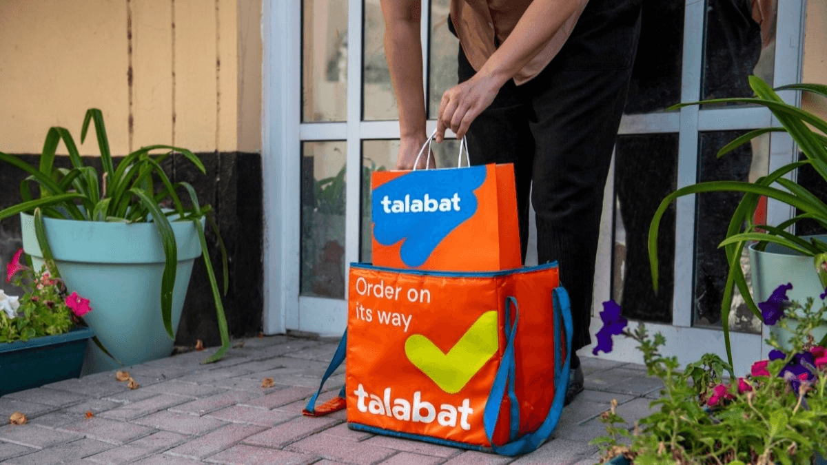 Sira reputation management dashboard showing reviews, sentiment trends, and branch-level pain points.