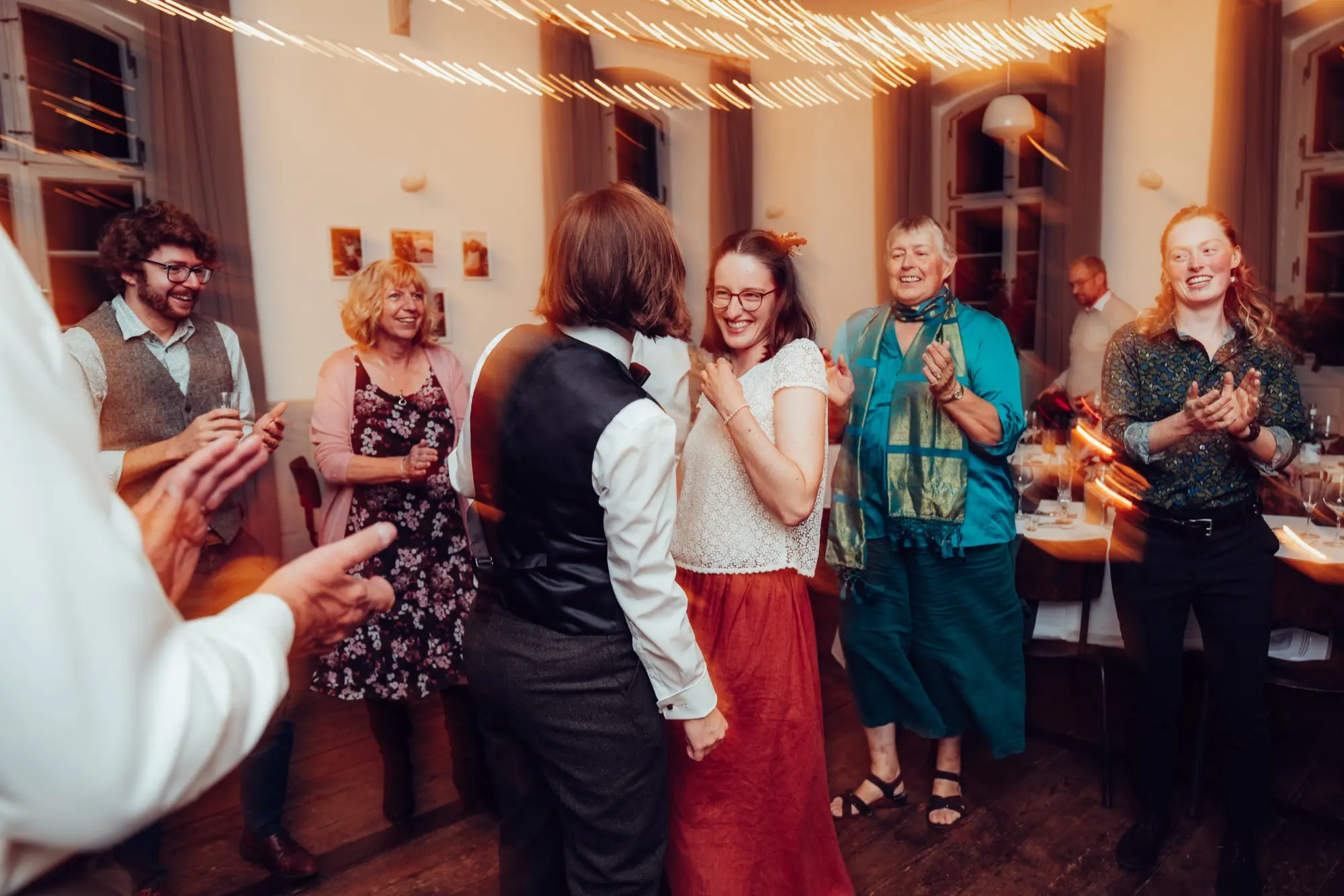 Candid moment during queer wedding ceremony in Gamburg – LGBTQ+ Wedding Photography by Eva Sitko