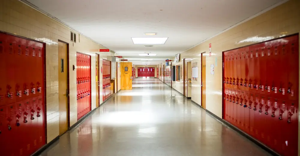 Casiers d'un High School au Canada utilisés par les élèves pendant leur immersion avec STUDWAY.