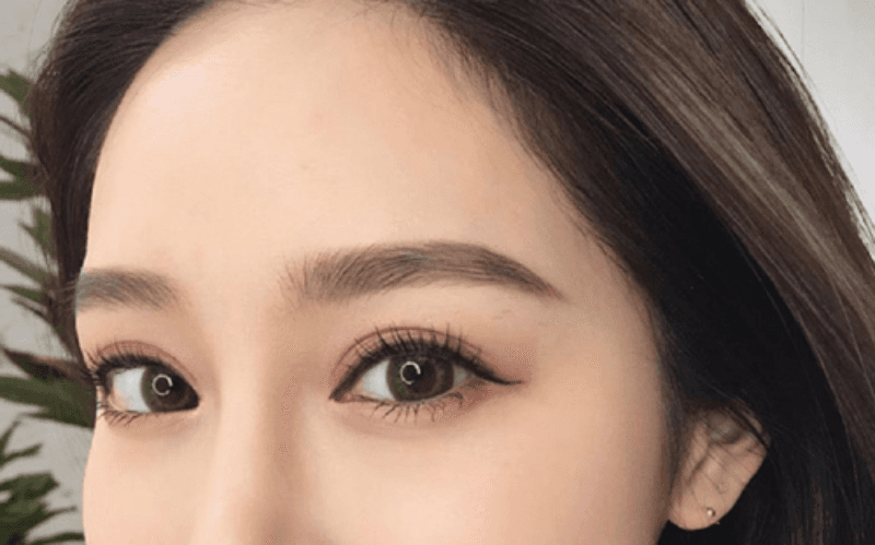 Việc tỉa gọn giúp định hình rõ khung mày dễ dàng