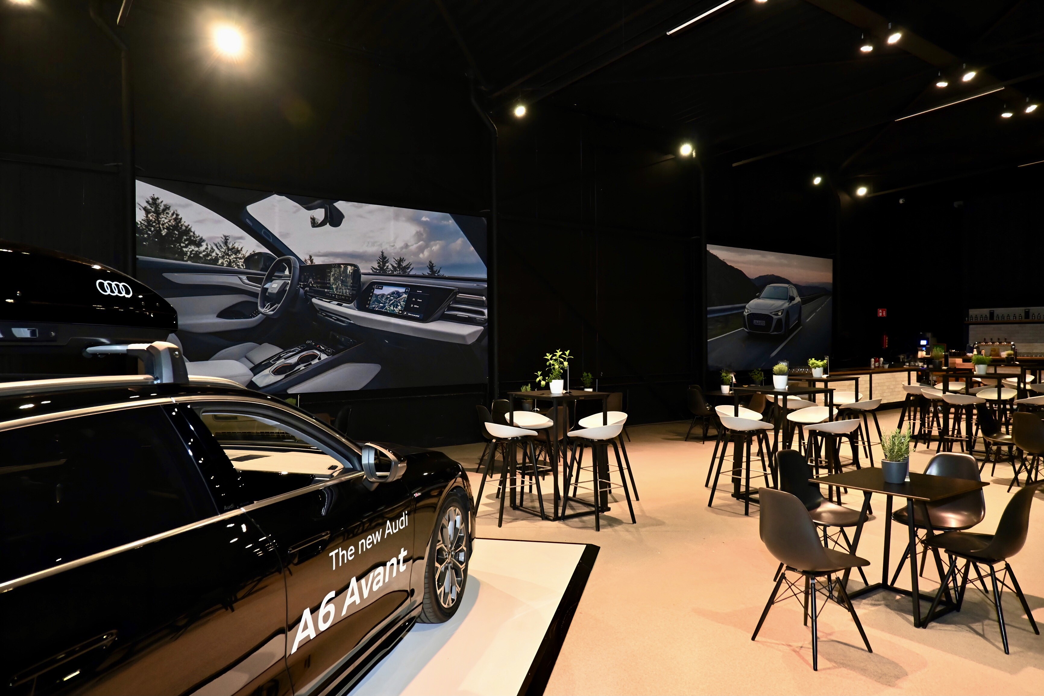 Hangaar omgetoverd tot Audi showroom