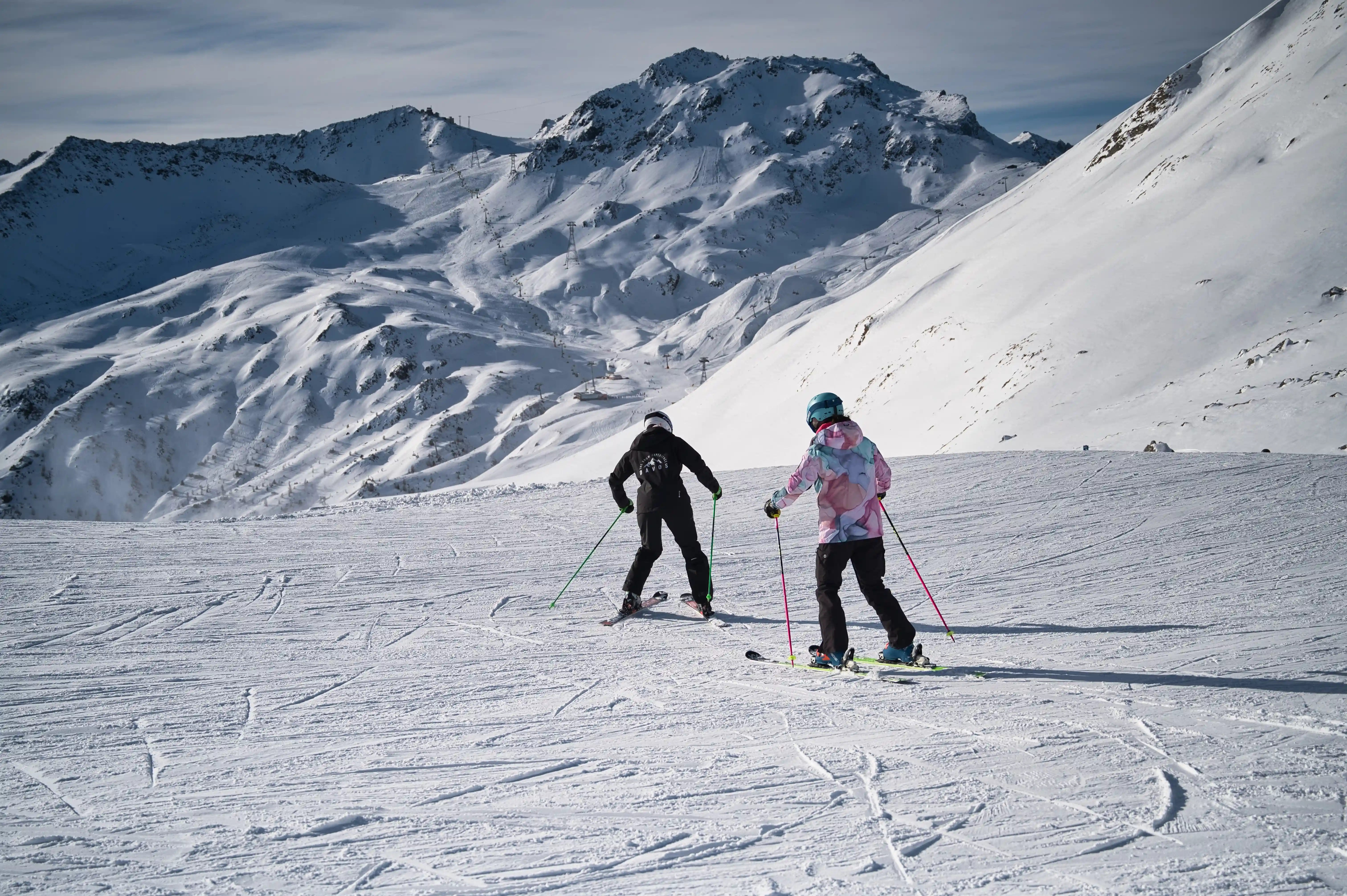 When is the best time to ski in Davos-Klosters for beginners. All the time! Ski instructor teaching a beginner in Davos-Klosters.