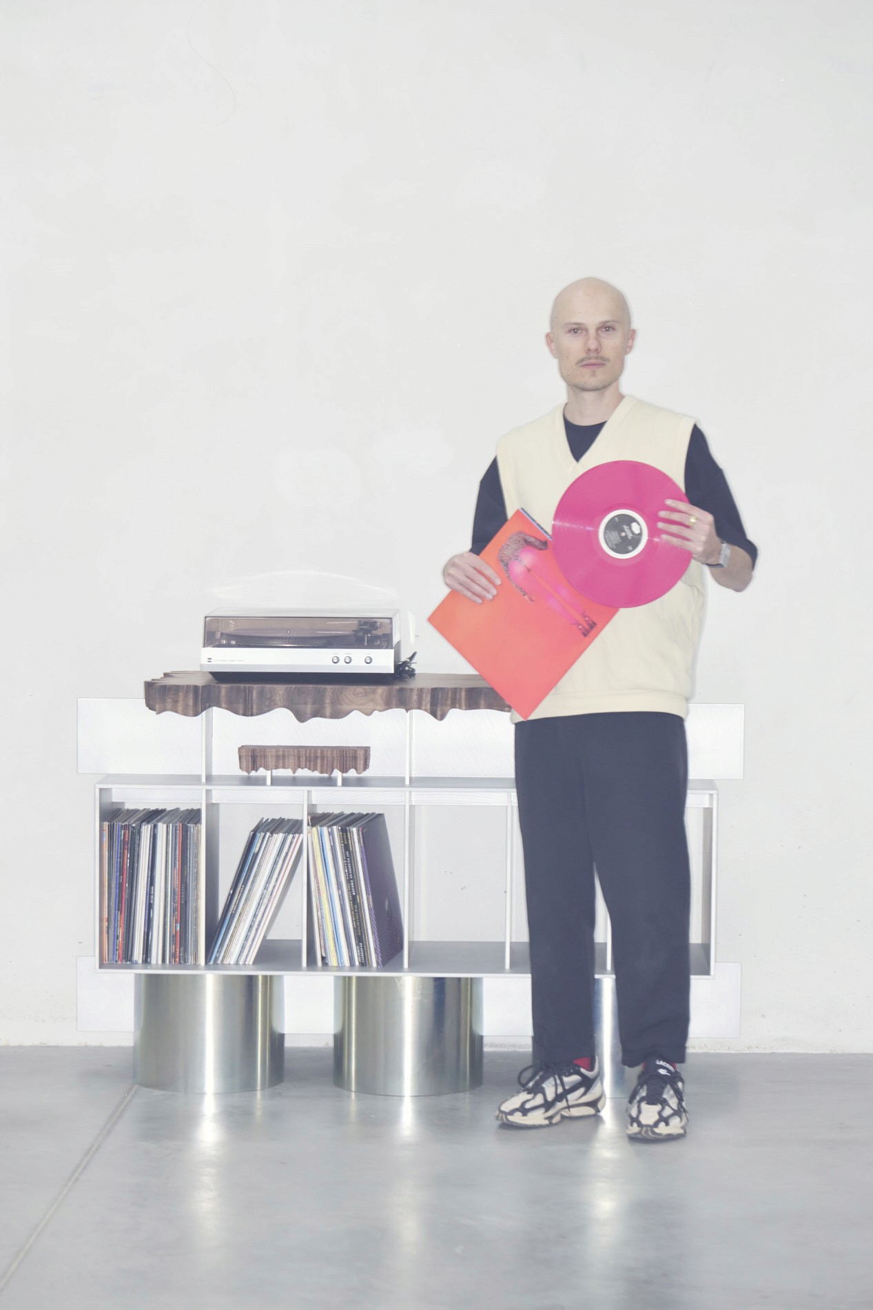 audio-altar-furniture-inspired-by-devotion-to-sound