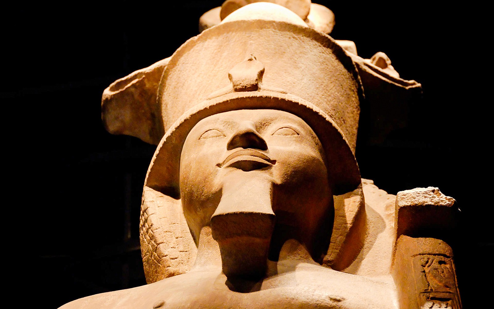 Starożytny egipski posąg w Muzeum Egipskim w Turynie.