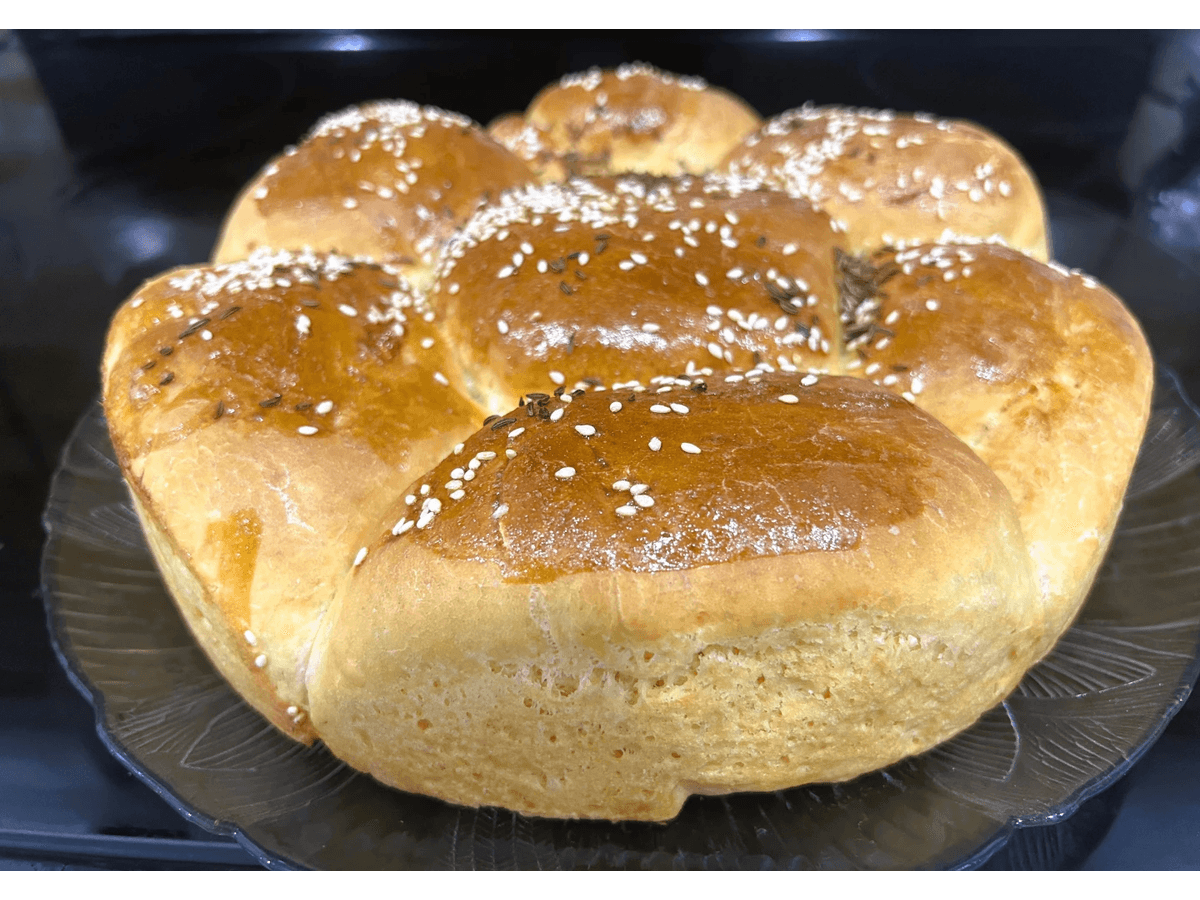 Crown Challah. Photo courtesy of Ethel G. Hofman.