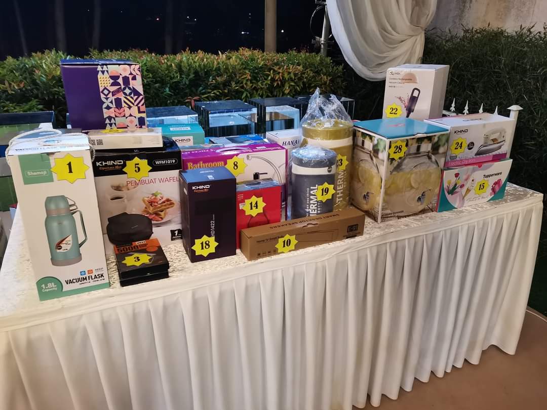 Prize table with various gifts for the Annual Dinner 2023 giveaway, celebrating employee dedication.