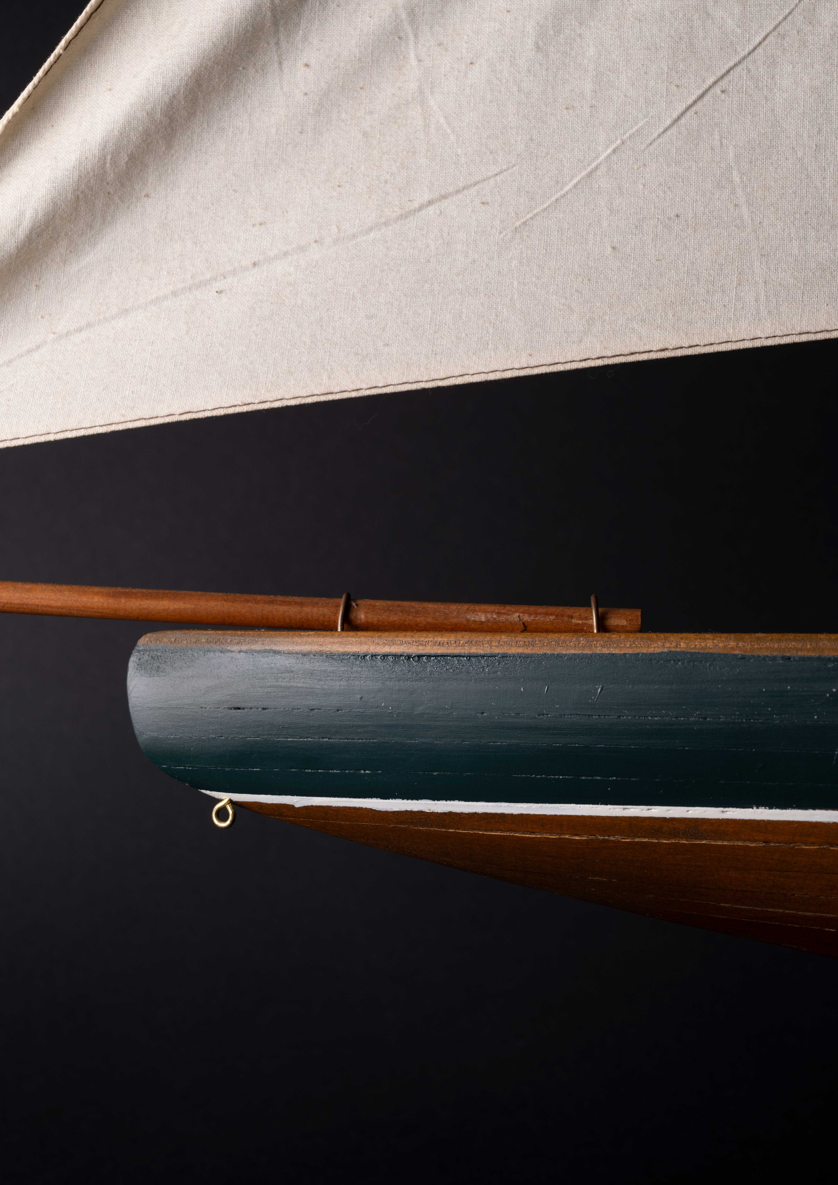 Cropped photo of a sailing boat