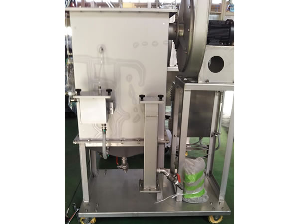 移動できるキャスターつきで室内清掃もラクラク