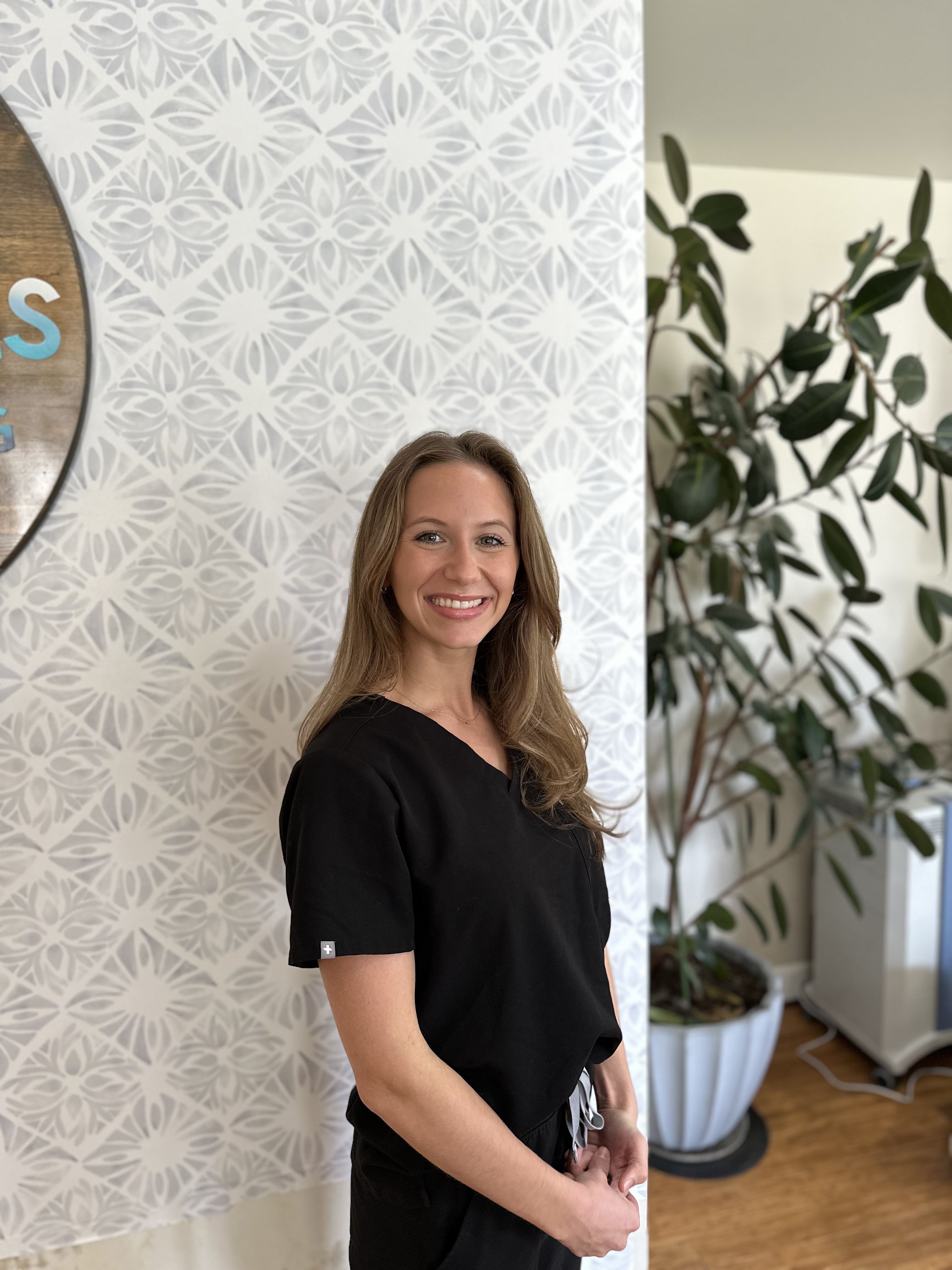 Smile Teeth Aligners vs Braces: Which One Fits You Better?