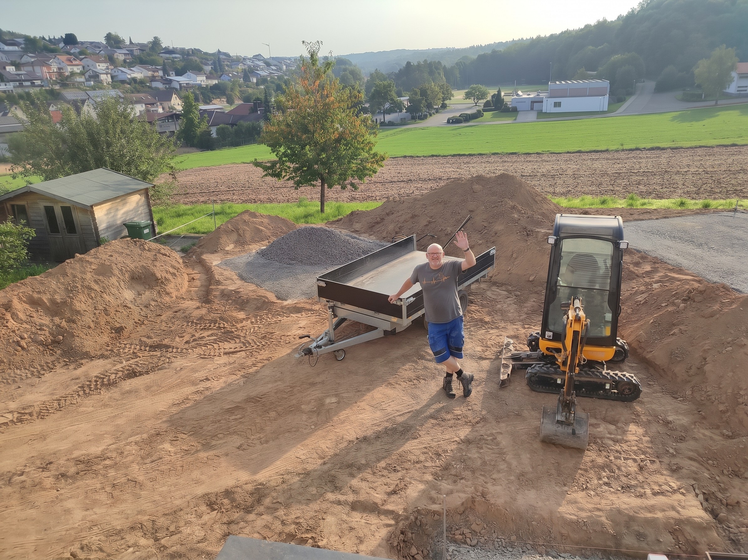 [Gregor Podstawski auf der Baustelle, Garten- und Landschaftsbau GrünTech]