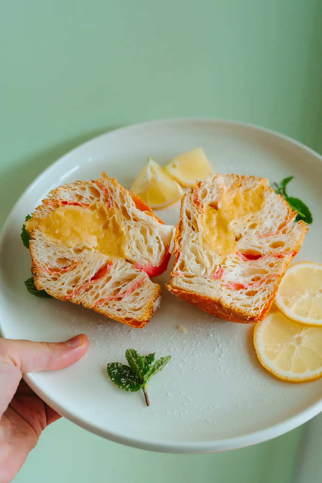 Cruffin s ovocnou náplňou