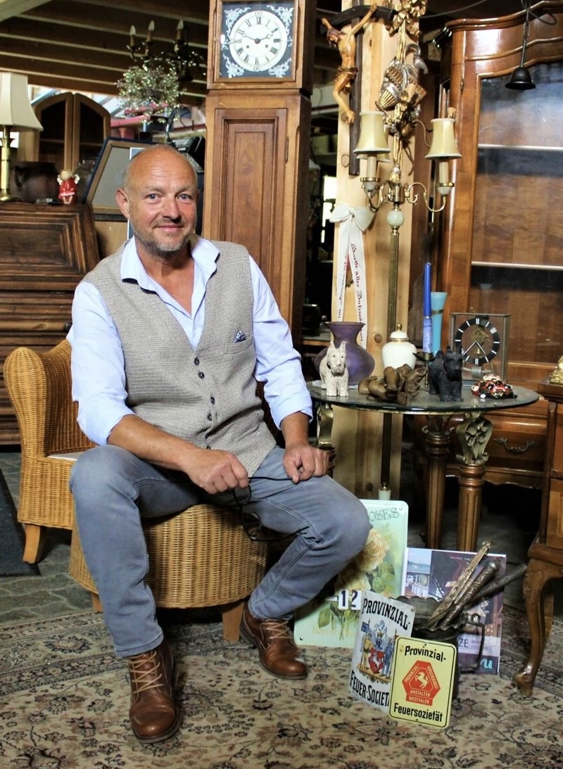 Close-up of a yellow vintage car fender