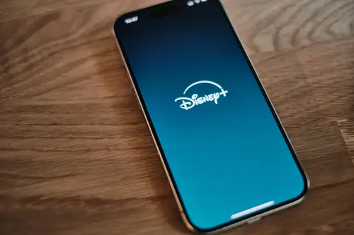 Das Disney Plus-Symbol auf einem Smartphone