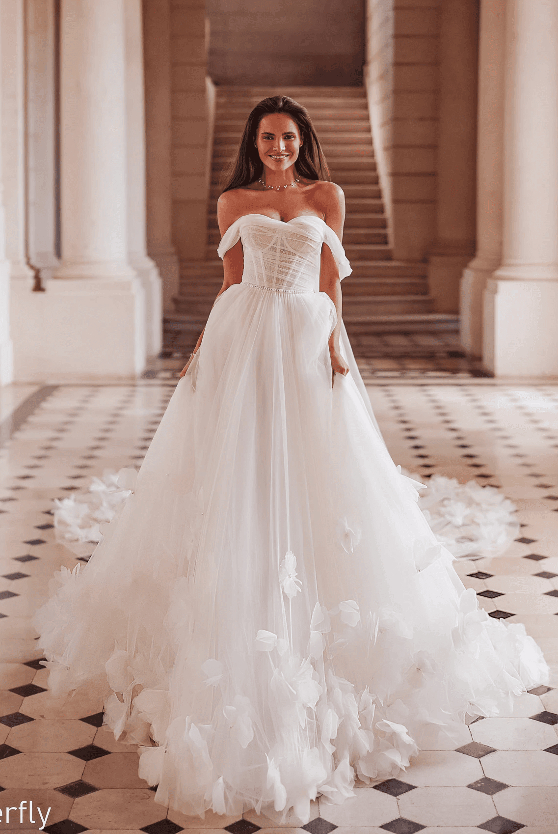 A-Linie Brautkleid mit zarten 3D-Blüten und romantischem Look – Kollektion 2026