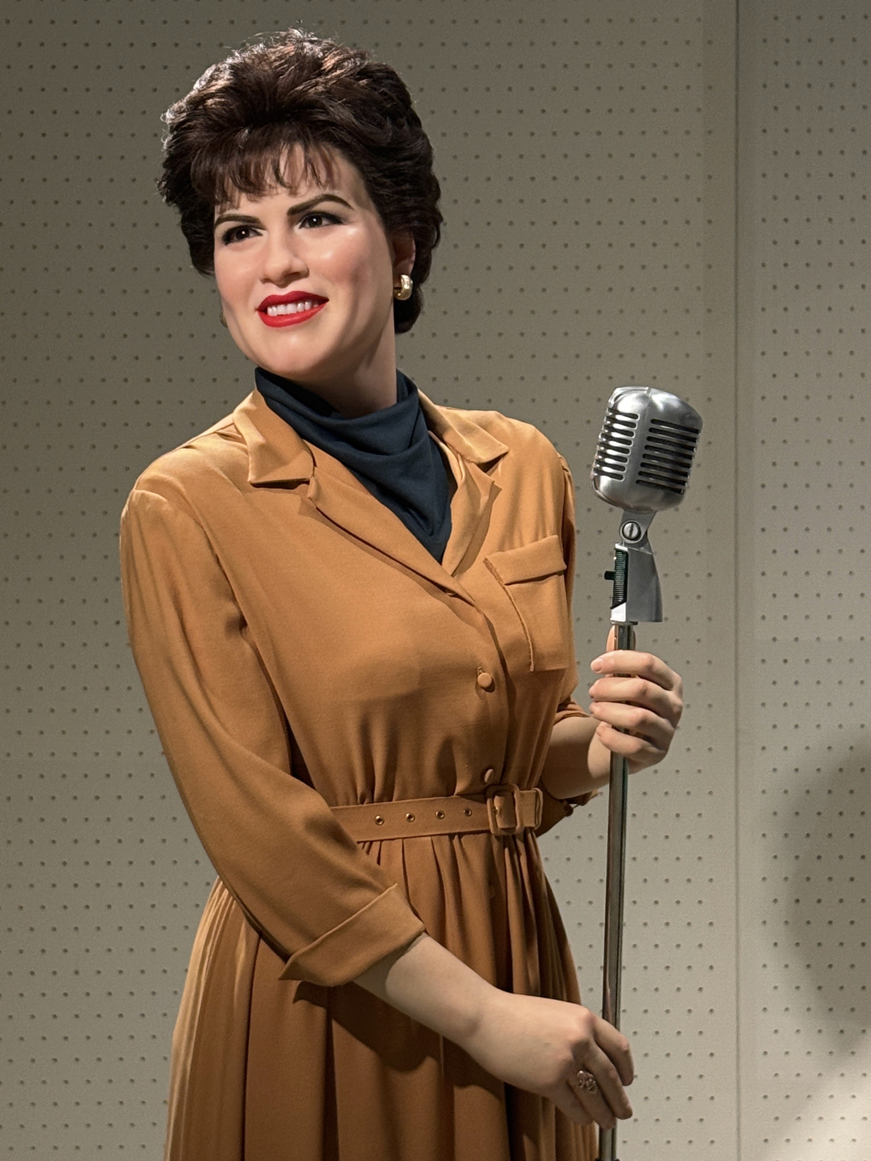 Patsy Cline in the studio