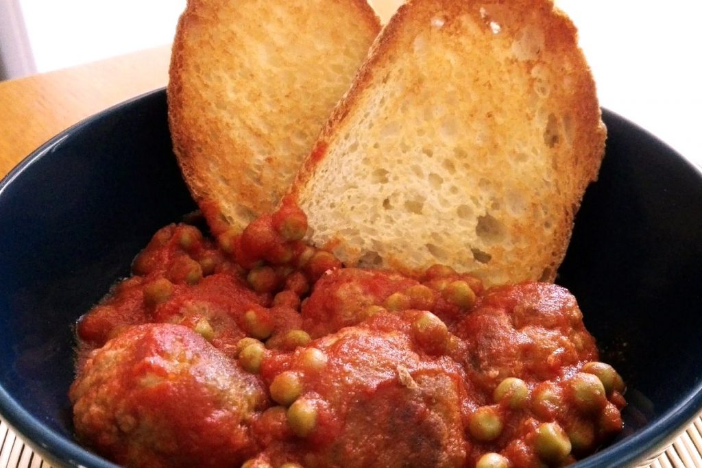 Polpette al sugo con piselli
