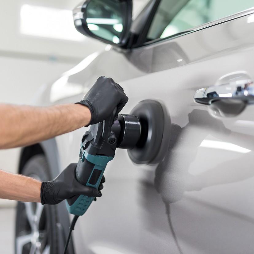 Regeneracja lakieru samochodowego – polerowanie karoserii w warsztacie Auto Portret