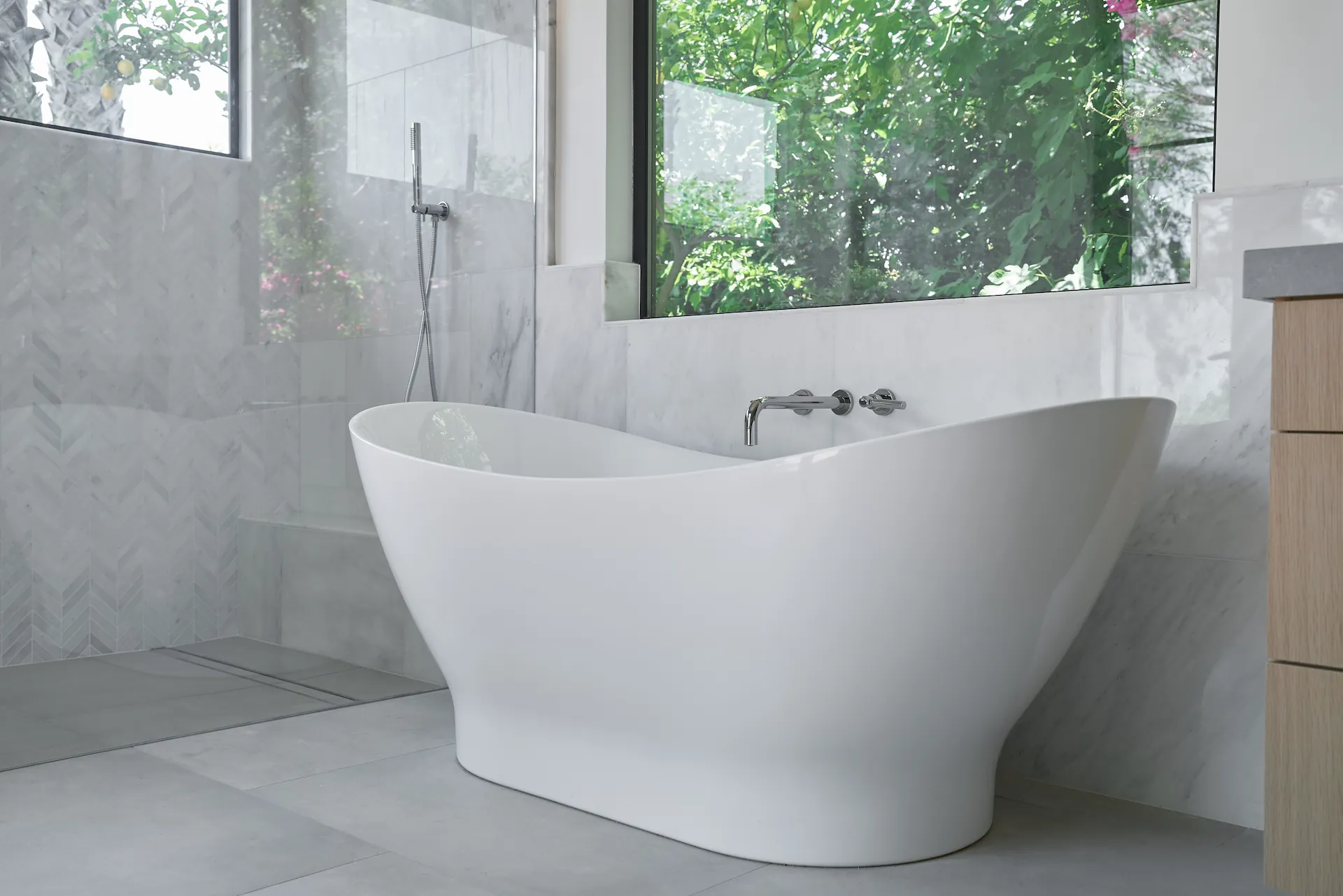 Close-up of the bathtub in the primary bath of the Fullerton remodel. Photo by Todd Huge.