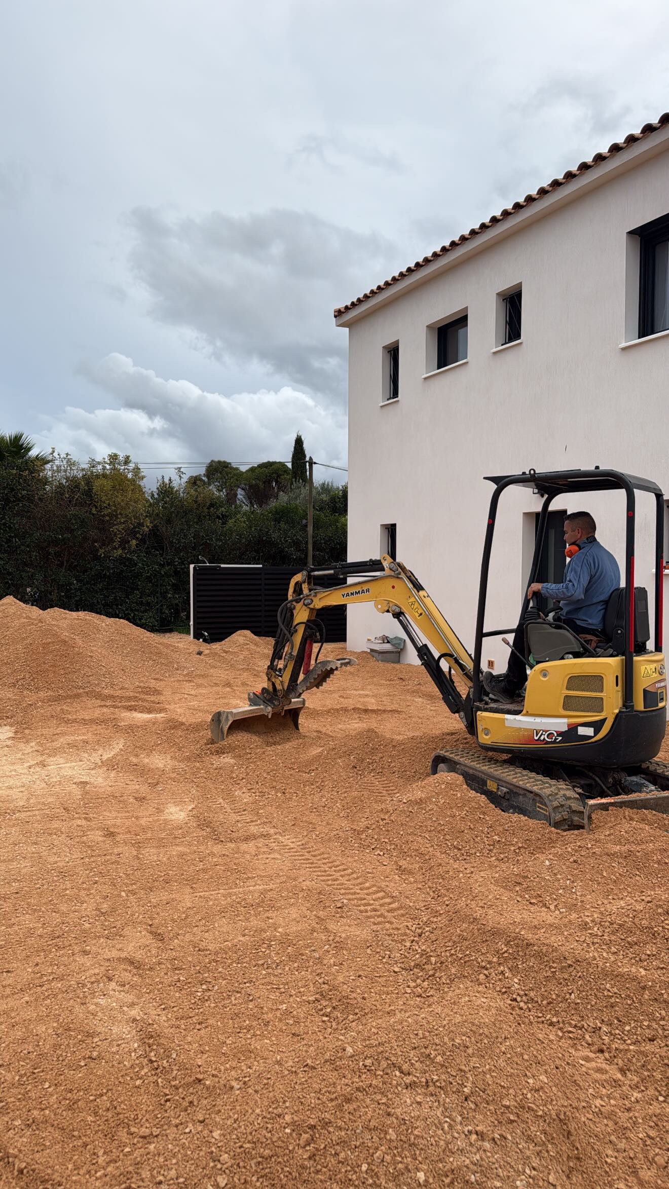 Entretien de jardin méditerranéen avec piscine et plantes exotiques dans le quartier d'Aiguebelle au Lavandou.