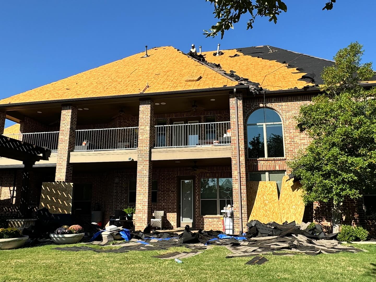 Le Construction Roof Reapair, Insurance Claim, Storm Damage, roof repair near me