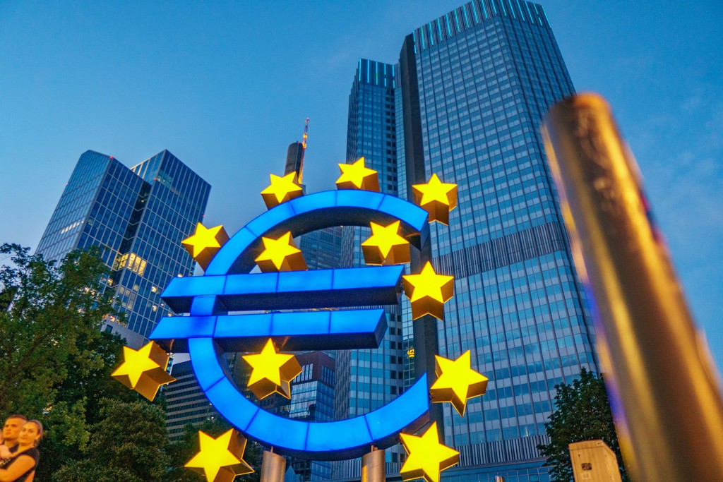ECB warns against the rise of and fully chasing down U.S. Dollar stablecoins (Masood Alami / Unsplash)